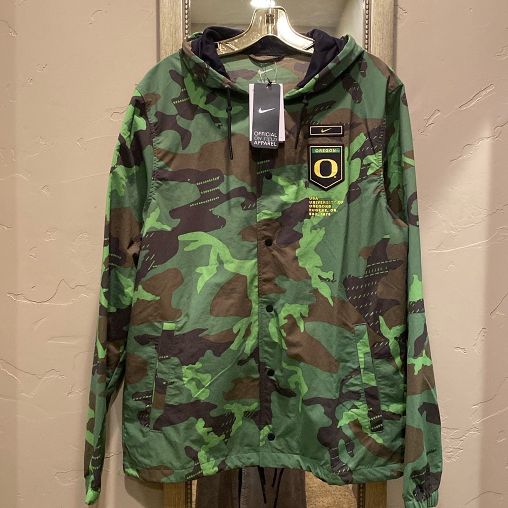Nike College University of Oregon camoflauge Windbreaker Medium